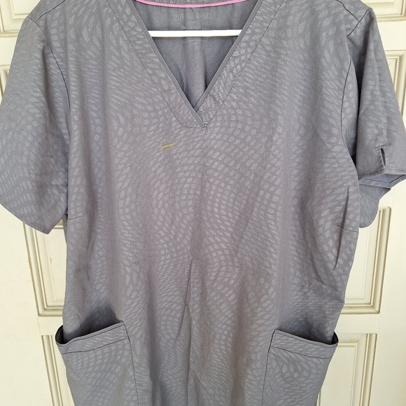 Gray V-Neck Scrub Top Plus Sz2X Pockets Short Sleeves - Picture 2 of 7